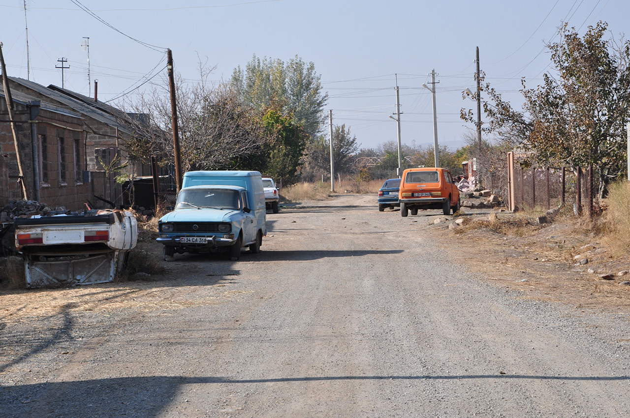 Street in the village of Noravan, Armavir province - Foto Max Kuball